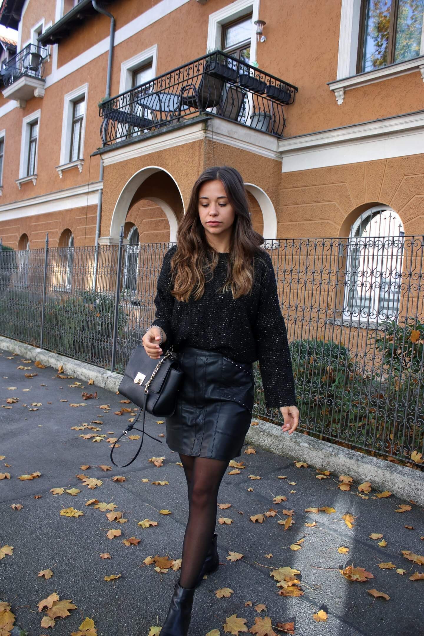 All black look- this is how we style an outfit with only black garments