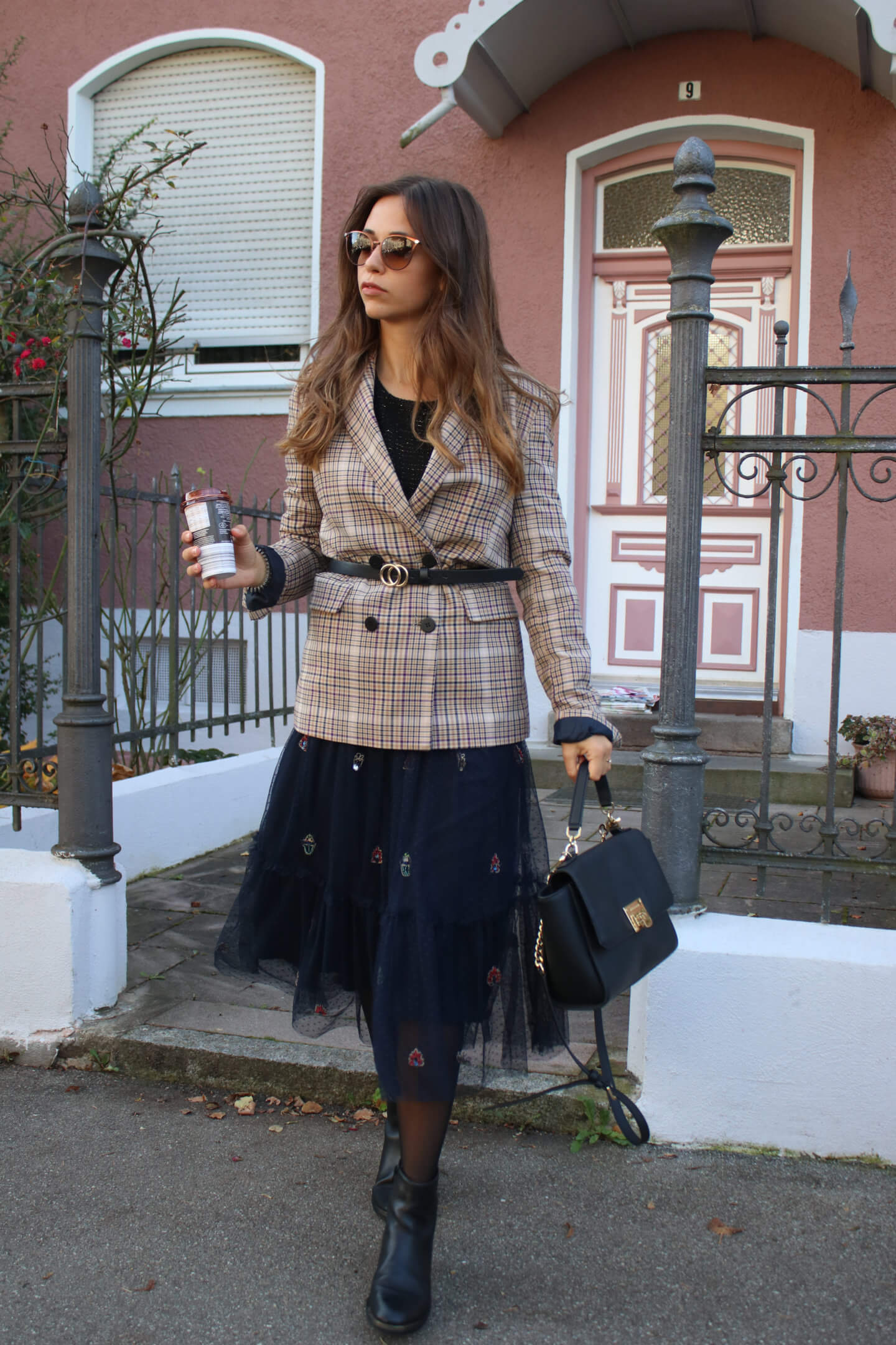 Fall outfit with midi skirt and plaid blazer in brown I styling tips